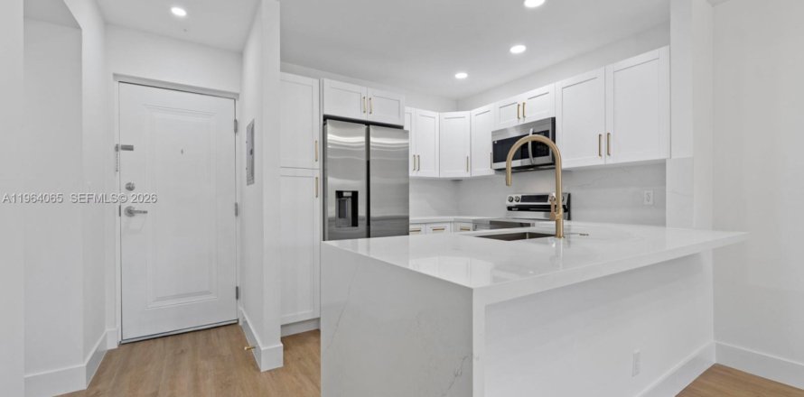 Condominio en Miami, Florida, 1 dormitorio  № 2026263