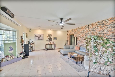Casa en venta en Homestead, Florida, 3 dormitorios, 233.37 m2 № 1924985 - foto 3