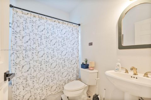 Casa en venta en Homestead, Florida, 3 dormitorios, 233.37 m2 № 1924985 - foto 11