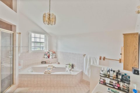 Casa en venta en Homestead, Florida, 3 dormitorios, 233.37 m2 № 1924985 - foto 16