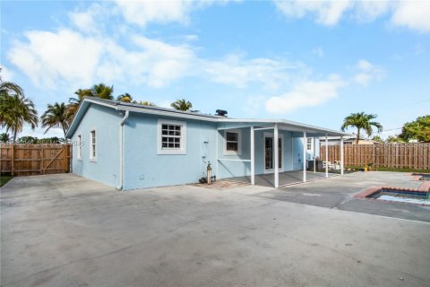 House in Deerfield Beach, Florida 3 bedrooms, 129.51 sq.m. № 2010993 - photo 3