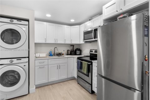 House in Deerfield Beach, Florida 3 bedrooms, 129.51 sq.m. № 2010993 - photo 25