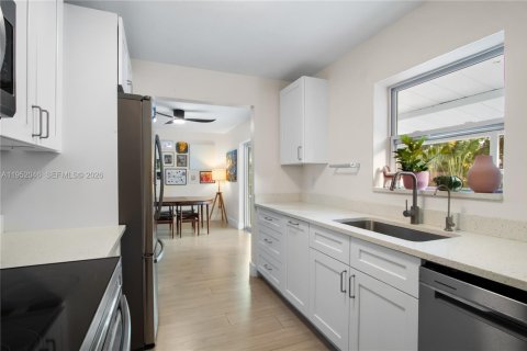 House in Deerfield Beach, Florida 3 bedrooms, 129.51 sq.m. № 2010993 - photo 9