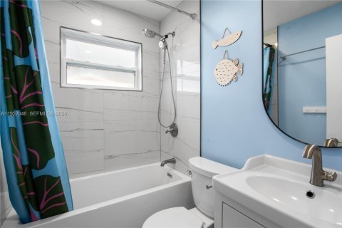 House in Deerfield Beach, Florida 3 bedrooms, 129.51 sq.m. № 2010993 - photo 13