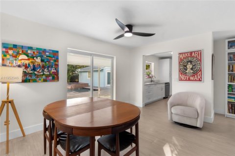 House in Deerfield Beach, Florida 3 bedrooms, 129.51 sq.m. № 2010993 - photo 10