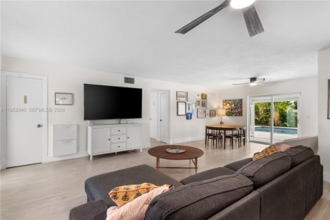 House in Deerfield Beach, Florida 3 bedrooms, 129.51 sq.m. № 2010993 - photo 5