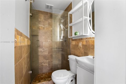 House in Deerfield Beach, Florida 3 bedrooms, 129.51 sq.m. № 2010993 - photo 18