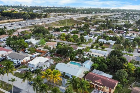 House in Deerfield Beach, Florida 3 bedrooms, 129.51 sq.m. № 2010993 - photo 30