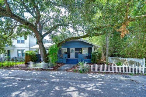 House in Tampa, Florida 4 bedrooms, 154.22 sq.m. № 1725654 - photo 1