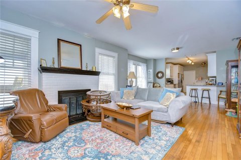 House in Tampa, Florida 4 bedrooms, 154.22 sq.m. № 1725654 - photo 3