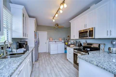 House in Tampa, Florida 4 bedrooms, 154.22 sq.m. № 1725654 - photo 9