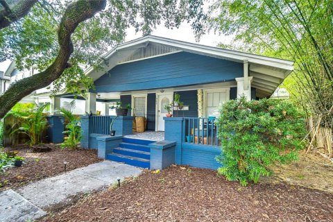 House in Tampa, Florida 4 bedrooms, 154.22 sq.m. № 1725654 - photo 2