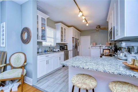 House in Tampa, Florida 4 bedrooms, 154.22 sq.m. № 1725654 - photo 7