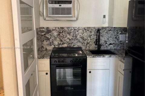 Apartment in Key Largo, Florida № 2000607 - photo 5