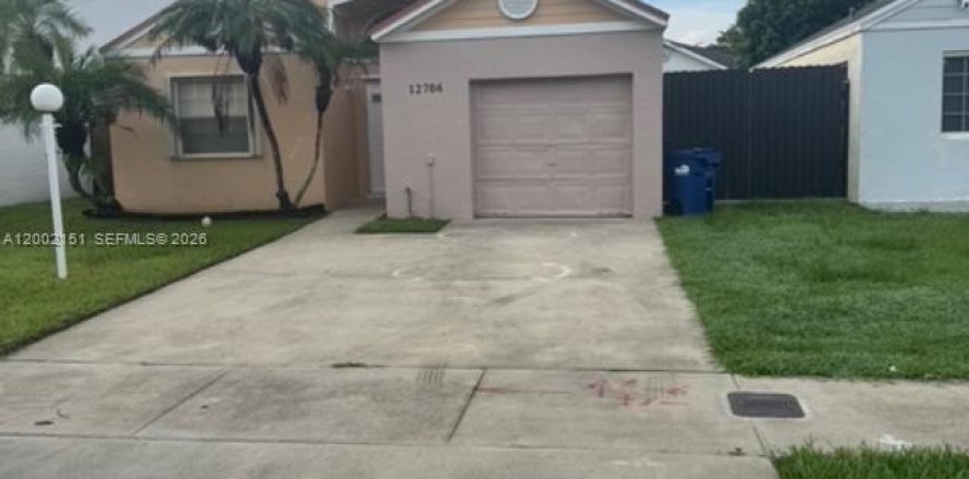 Дом в Майами, Флорида 3 спальни, 131.64м2 № 2066514