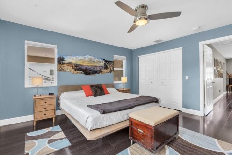 Commercial property in Saint Petersburg, Florida 4 bedrooms, 283.82 sq.m. № 1836865 - photo 18