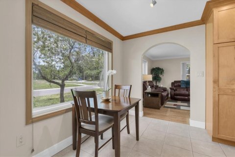 Commercial property in Saint Petersburg, Florida 4 bedrooms, 283.82 sq.m. № 1836865 - photo 10