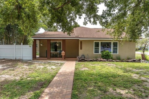 Commercial property in Saint Petersburg, Florida 4 bedrooms, 283.82 sq.m. № 1836865 - photo 3