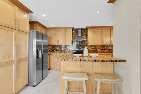 Commercial property in Saint Petersburg, Florida 4 bedrooms, 283.82 sq.m. № 1836865 - photo 13