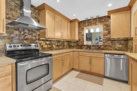 Commercial property in Saint Petersburg, Florida 4 bedrooms, 283.82 sq.m. № 1836865 - photo 14