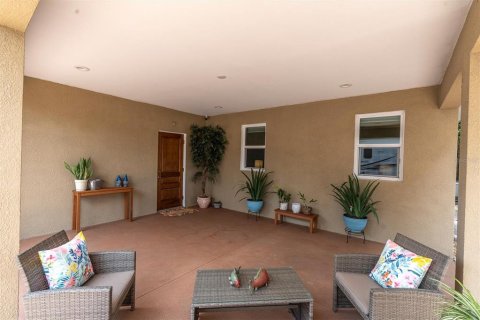 Commercial property in Saint Petersburg, Florida 4 bedrooms, 283.82 sq.m. № 1836865 - photo 27