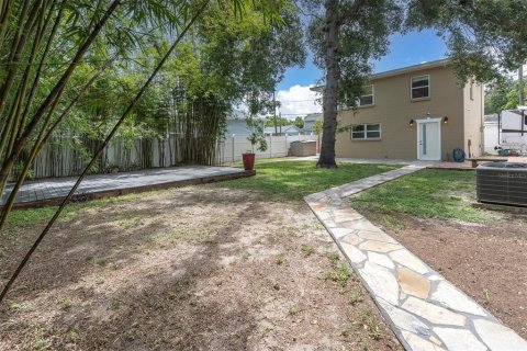 Commercial property in Saint Petersburg, Florida 4 bedrooms, 283.82 sq.m. № 1836865 - photo 30
