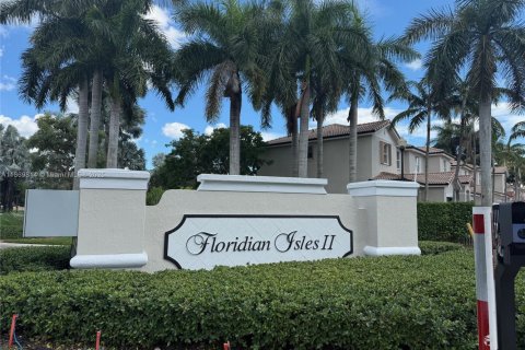 Adosado en alquiler en Homestead, Florida, 4 dormitorios, 143.63 m2 № 1895481 - foto 1