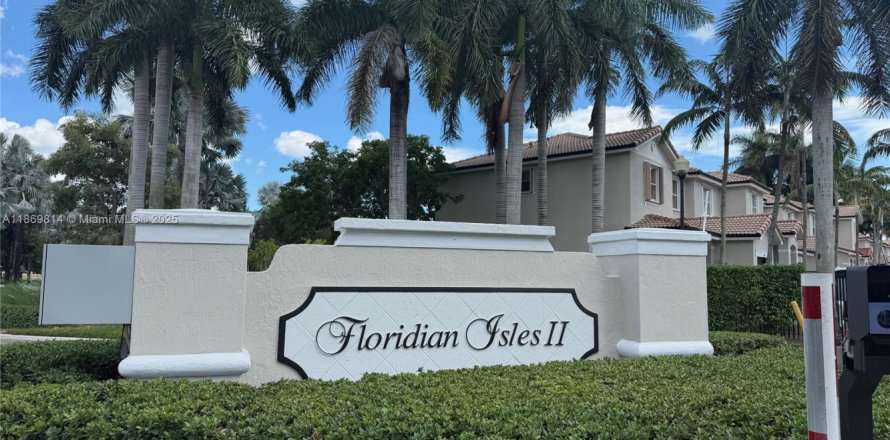 Adosado en Homestead, Florida 4 dormitorios, 143.63 m2 № 1895481