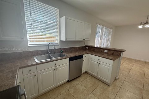 Adosado en alquiler en Homestead, Florida, 4 dormitorios, 143.63 m2 № 1895481 - foto 12