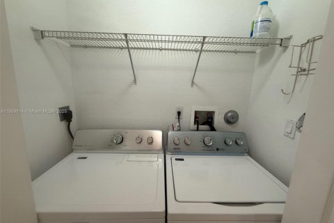 Adosado en alquiler en Homestead, Florida, 4 dormitorios, 143.63 m2 № 1895481 - foto 9