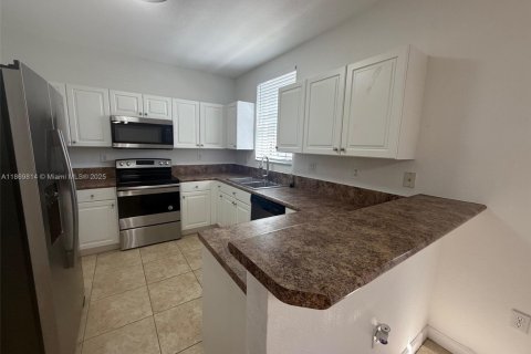 Adosado en alquiler en Homestead, Florida, 4 dormitorios, 143.63 m2 № 1895481 - foto 13