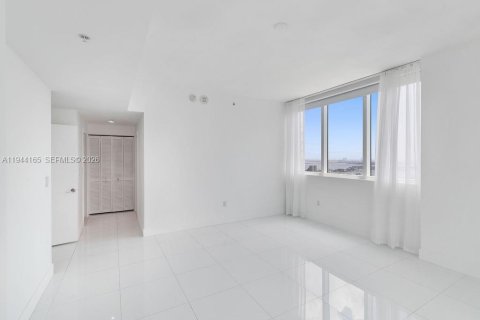 Condo in Miami, Florida, 3 bedrooms  № 2088824 - photo 18