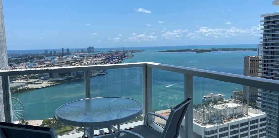 Condo in Miami, Florida, 3 bedrooms  № 2088824