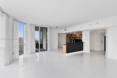 Condo in Miami, Florida, 3 bedrooms  № 2088824 - photo 13