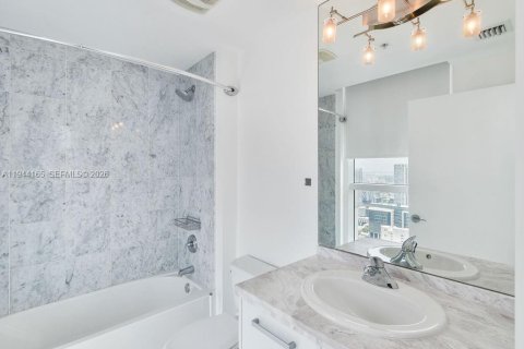 Condo in Miami, Florida, 3 bedrooms  № 2088824 - photo 27