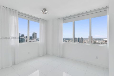 Condo in Miami, Florida, 3 bedrooms  № 2088824 - photo 21