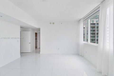 Condo in Miami, Florida, 3 bedrooms  № 2088824 - photo 22