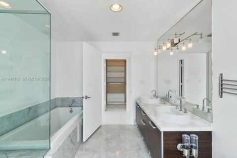 Condo in Miami, Florida, 3 bedrooms  № 2088824 - photo 26