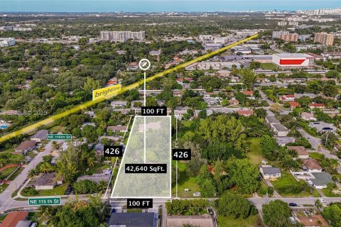 Commercial property in Miami, Florida № 1991694 - photo 1