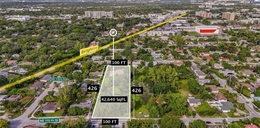 Commercial property in Miami, Florida № 1991694