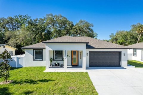 Villa ou maison à Tampa, Floride 4 chambres, 202.43 m2 № 2133442