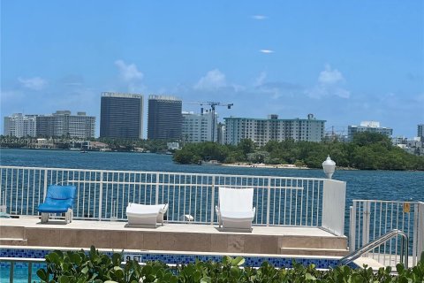 Condo in North Miami, Florida, 2 bedrooms  № 1703299 - photo 21