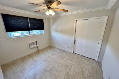 Condo in North Miami, Florida, 2 bedrooms  № 1703299 - photo 10