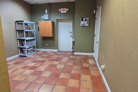 Propiedad comercial en venta en Largo, Florida, 154.22 m2 № 1833079 - foto 14