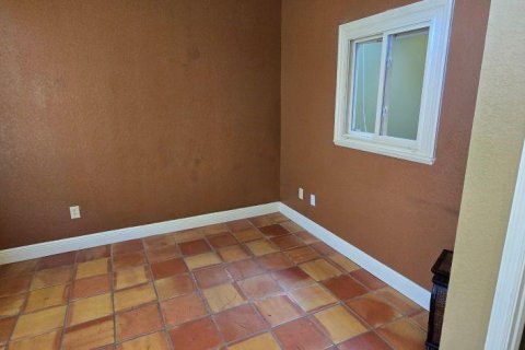 Propiedad comercial en venta en Largo, Florida, 154.22 m2 № 1833079 - foto 5
