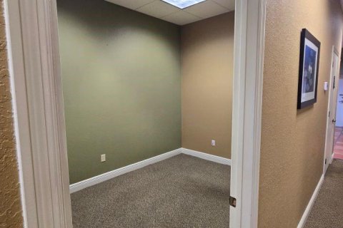 Propiedad comercial en venta en Largo, Florida, 154.22 m2 № 1833079 - foto 7