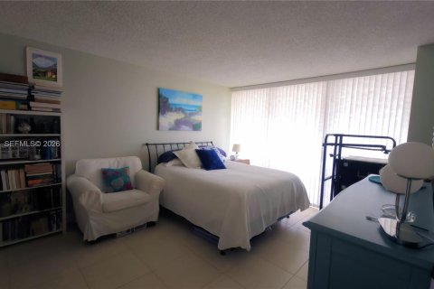 Condo in Miami, Florida, 1 bedroom  № 2045071 - photo 18