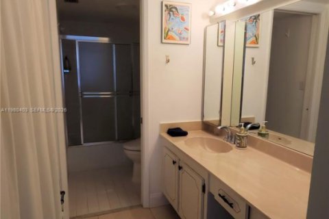 Condo in Miami, Florida, 1 bedroom  № 2045071 - photo 22