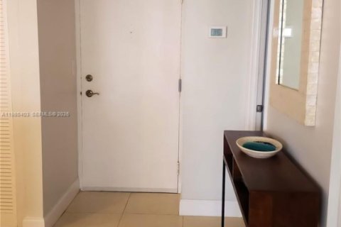 Condo in Miami, Florida, 1 bedroom  № 2045071 - photo 9