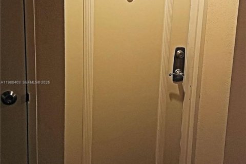 Condo in Miami, Florida, 1 bedroom  № 2045071 - photo 8